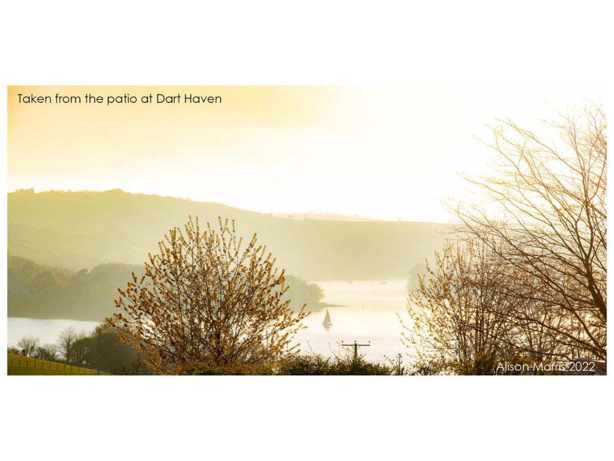 Dart Haven - Cheerful Holiday Bungalow In Galmpton Екстериор снимка