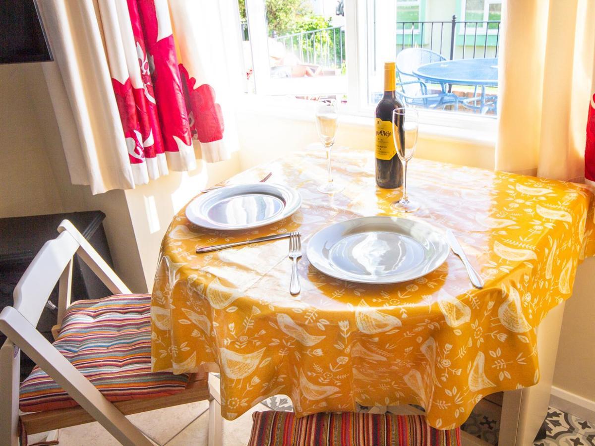 Dart Haven - Cheerful Holiday Bungalow In Galmpton Екстериор снимка